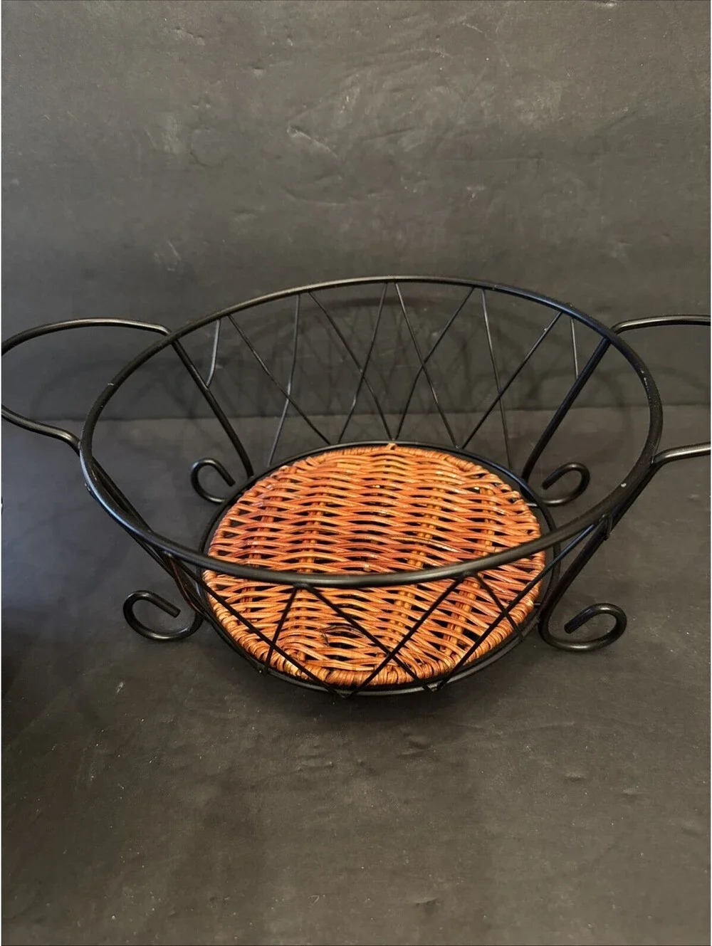 Temptations By Tara Old World Blue 2.5 Qt Round Covered Casserole W Metal Stand